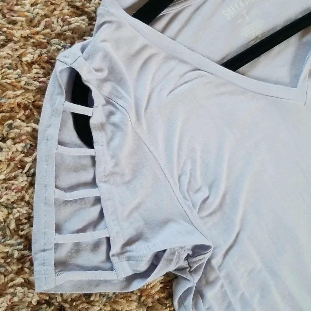 T-Shirt - Picture 4 of 4